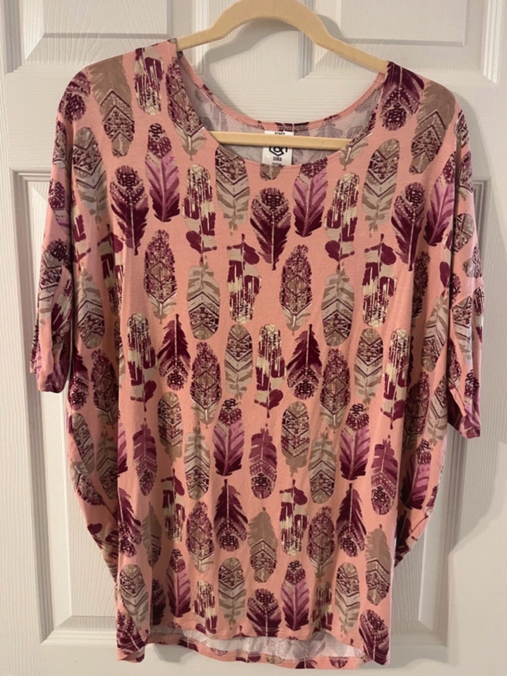 Agnes & Dora Women's Feather Print Dolman Top - Pink & Plum M